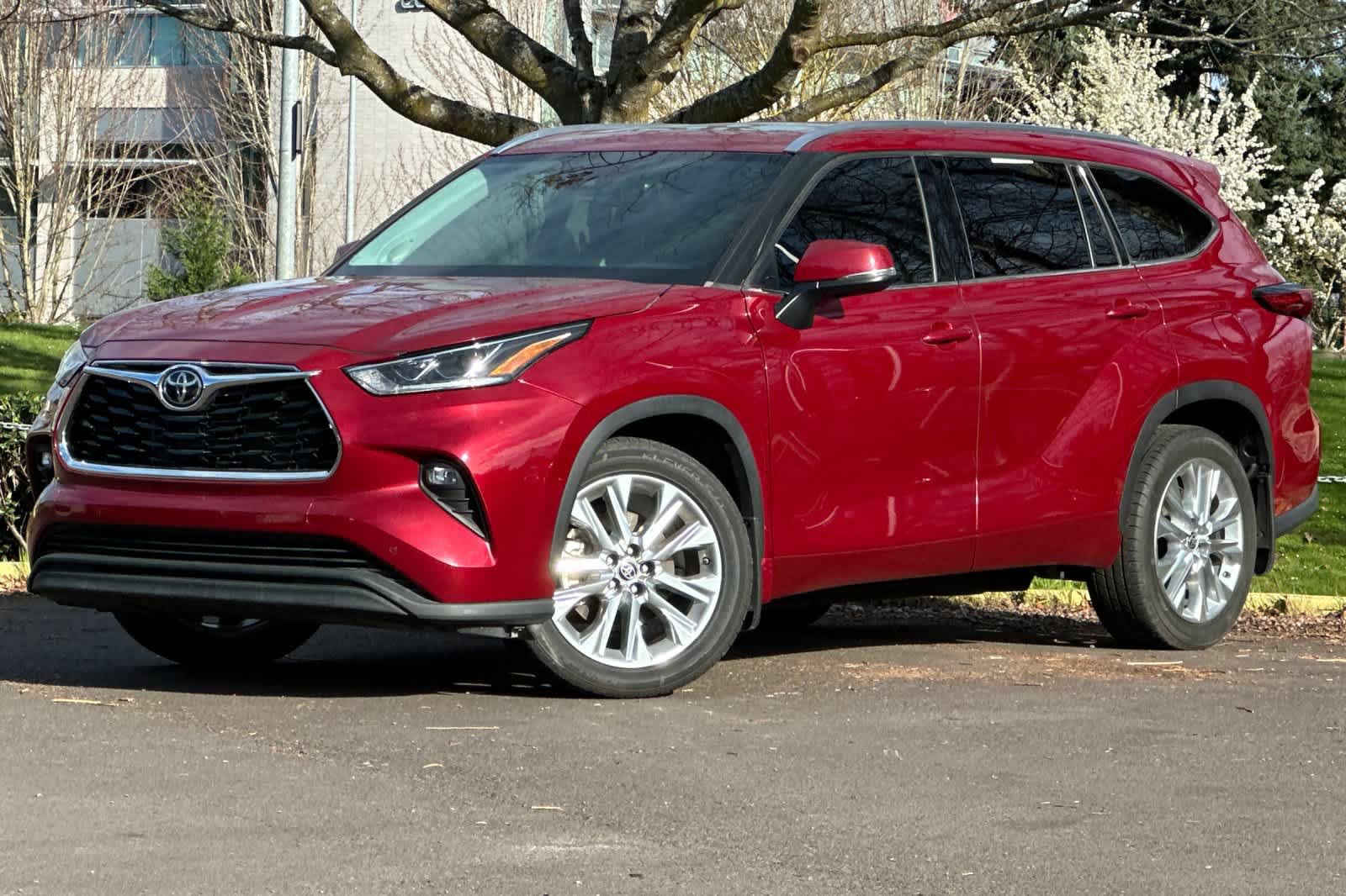 Used 2021 Toyota Highlander Limited image 1
