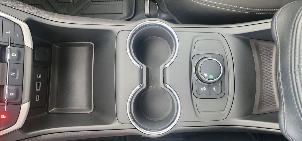 Used 2024 GMC Terrain SLE image 35