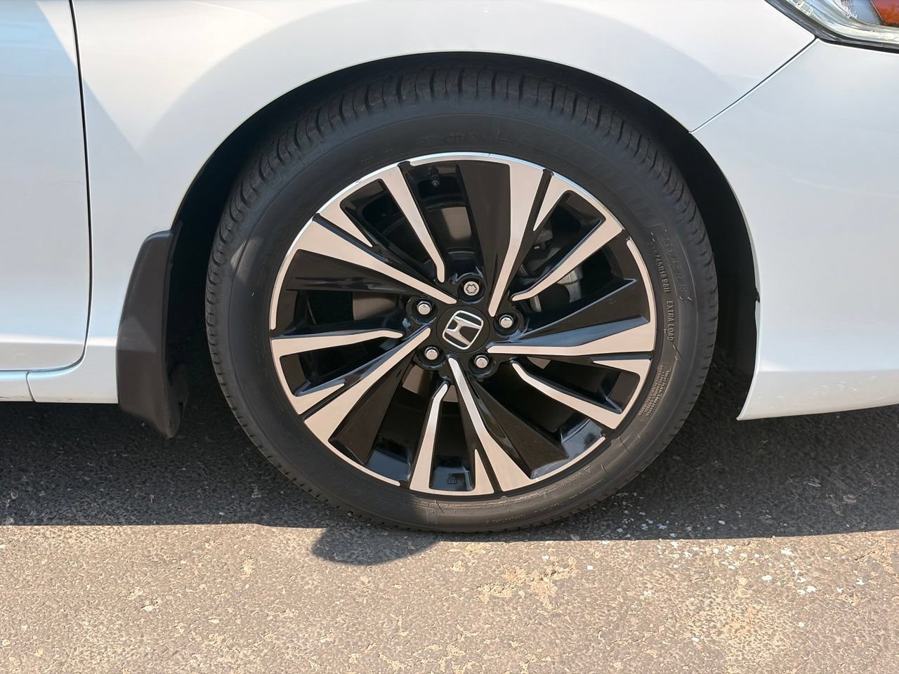 Used 2017 Honda Accord EX image 10