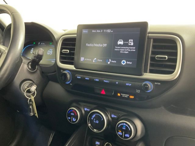 Used 2023 Hyundai Venue SEL image 21