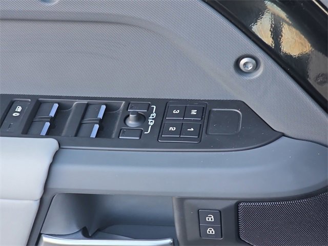 Used 2025 Land Rover Defender 110 S image 26