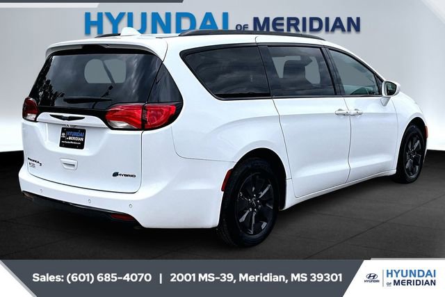 Used 2020 Chrysler Pacifica Touring-L w/ S Appearance Package image 10