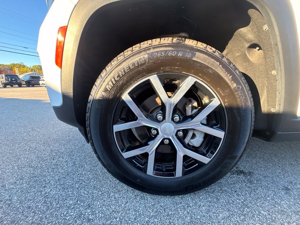 Certified 2025 Jeep Grand Cherokee Limited AWD/4WD image 9