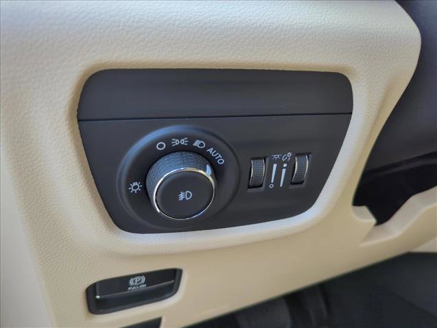 Used 2025 Jeep Grand Cherokee Limited image 25