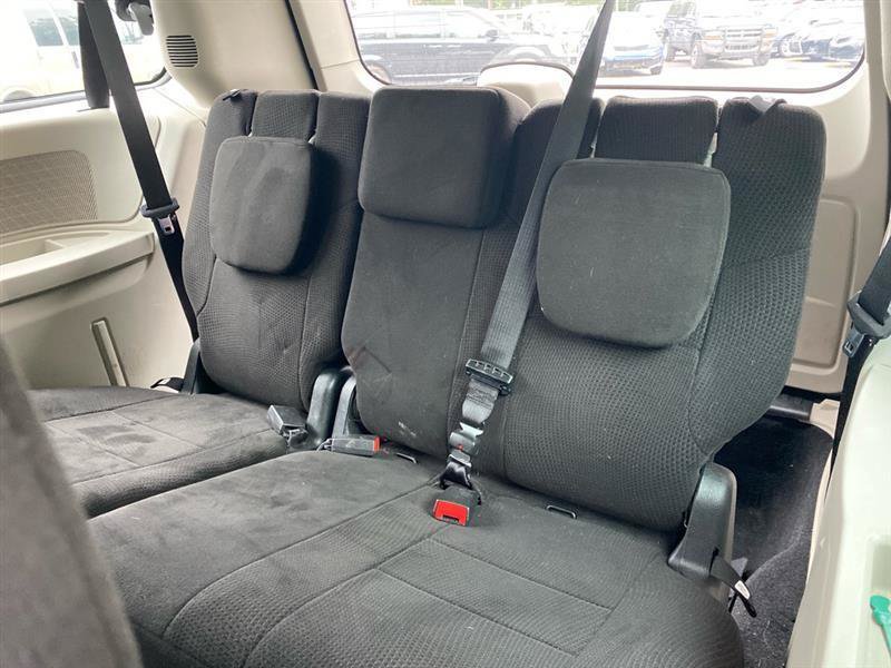 Used 2013 Dodge Grand Caravan American Value Package w/ UConnect Hands-Free Group FWD image 10