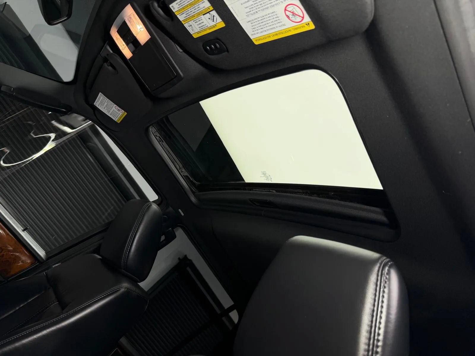 Used 2017 Lincoln Navigator L Select RWD image 32