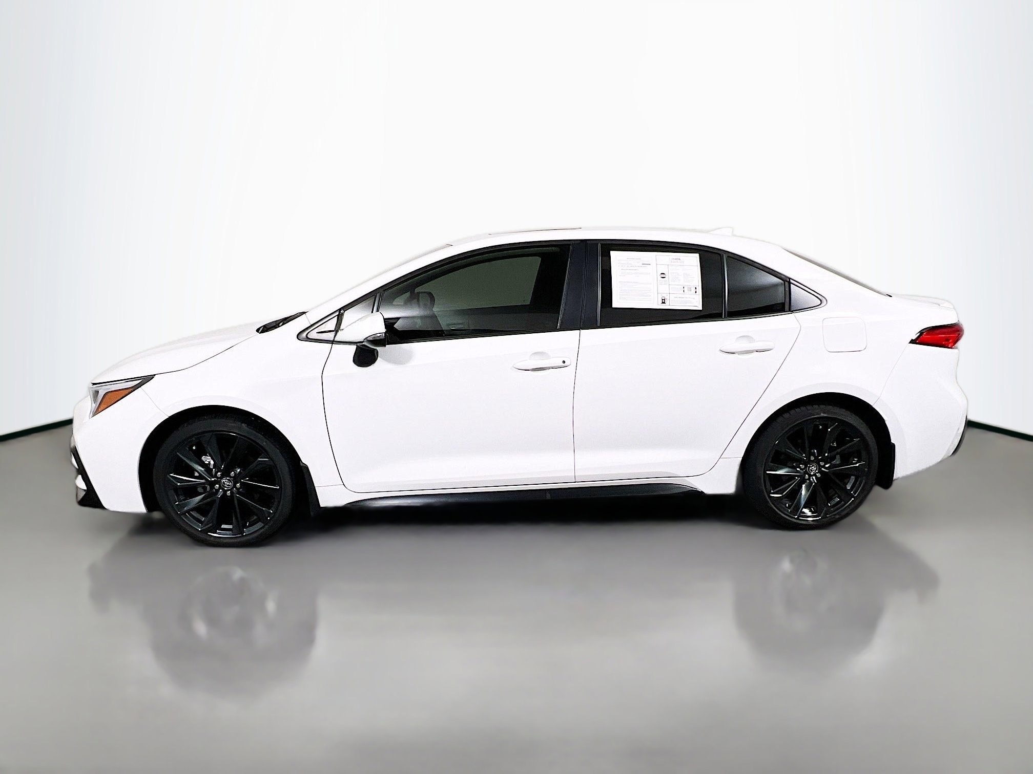 Used 2024 Toyota Corolla SE w/ SE Premium Package image 9