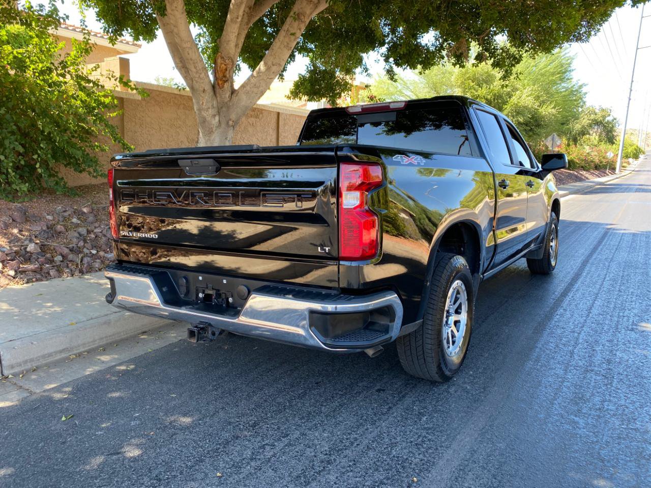 Used 2021 Chevrolet Silverado 1500 LT w/ Convenience Package II AWD/4WD image 4