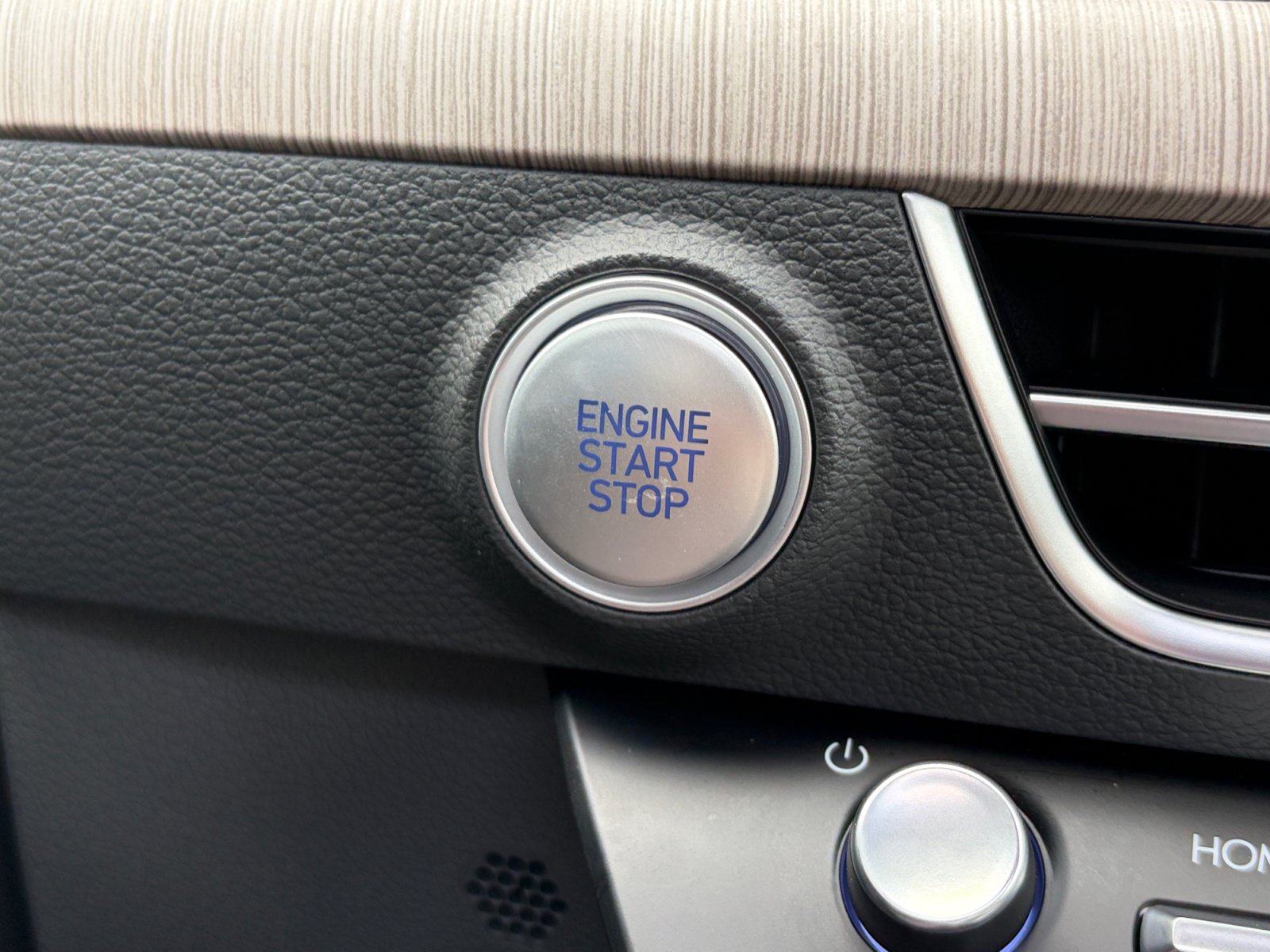 Used 2025 Hyundai Sonata Limited FWD image 25