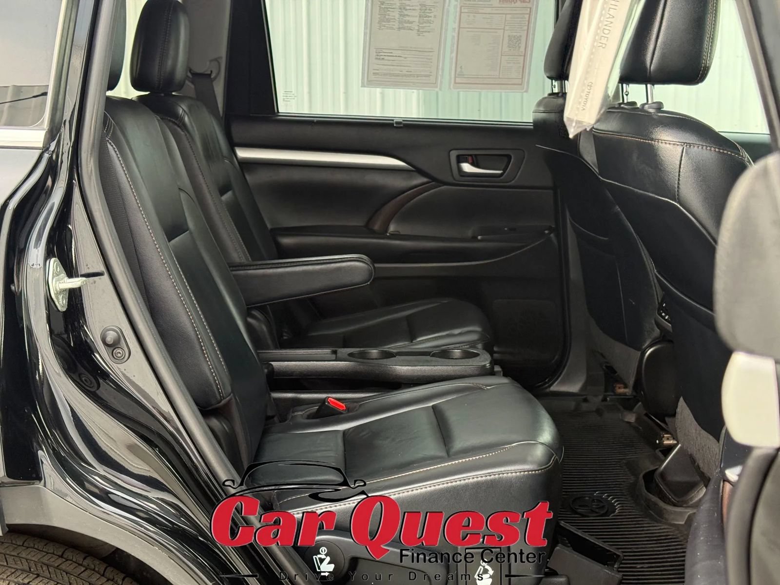 Used 2019 Toyota Highlander XLE w/ Preferred Accessory Package AWD/4WD image 17