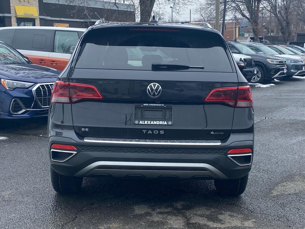 Certified 2023 Volkswagen Taos SE w/ Panoramic Sunroof Package image 4