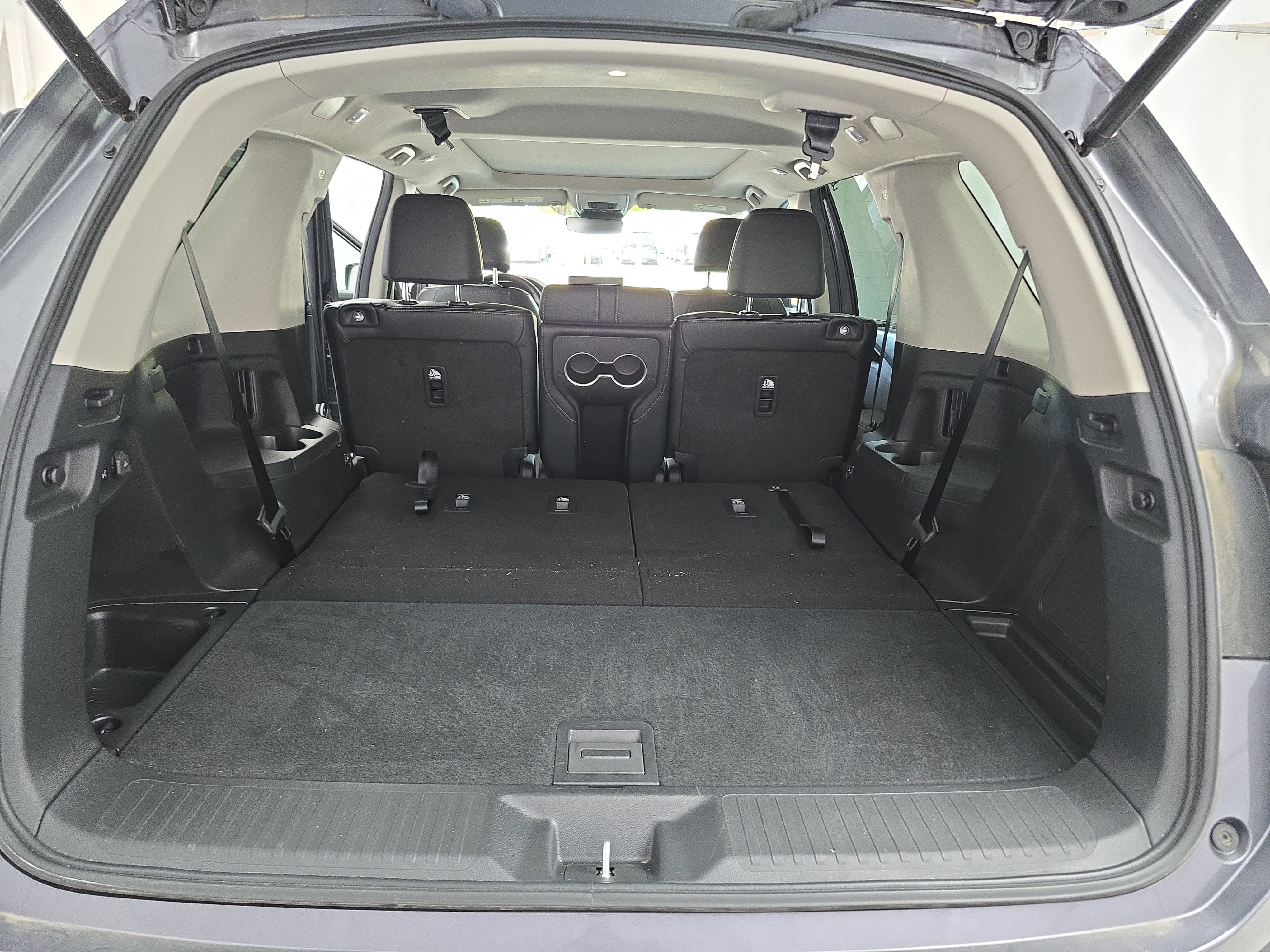 Used 2025 Honda Pilot Touring image 13