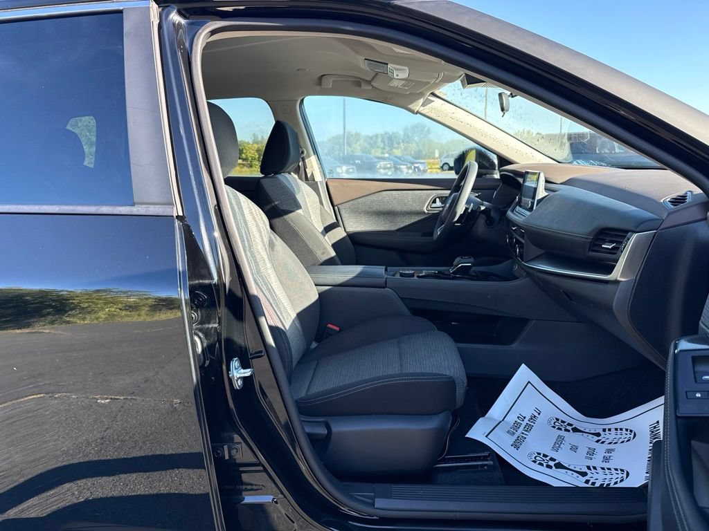 Used 2023 Nissan Rogue SV AWD/4WD image 11