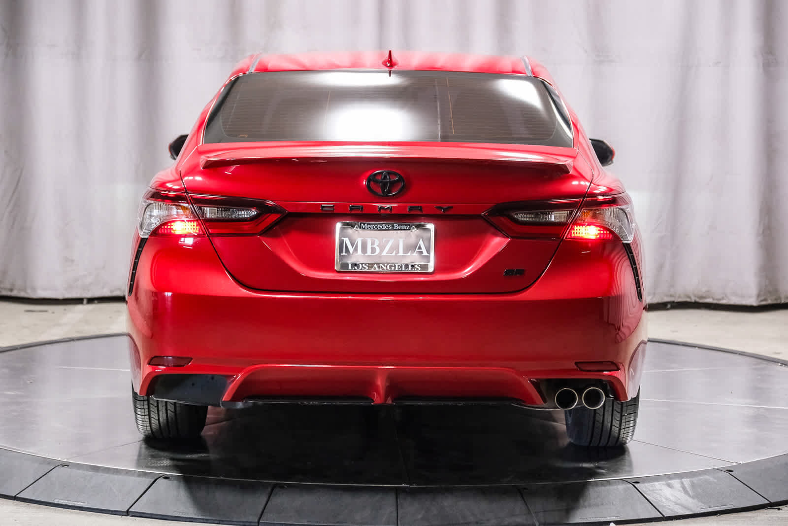 Used 2022 Toyota Camry SE w/ Carpet Mat Package (TMS) FWD image 3
