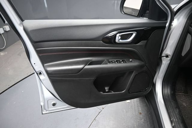 Used 2025 Jeep Compass Trailhawk AWD/4WD image 14