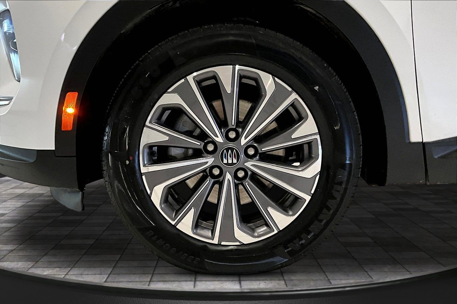 Used 2024 Buick Envision Preferred AWD/4WD image 32