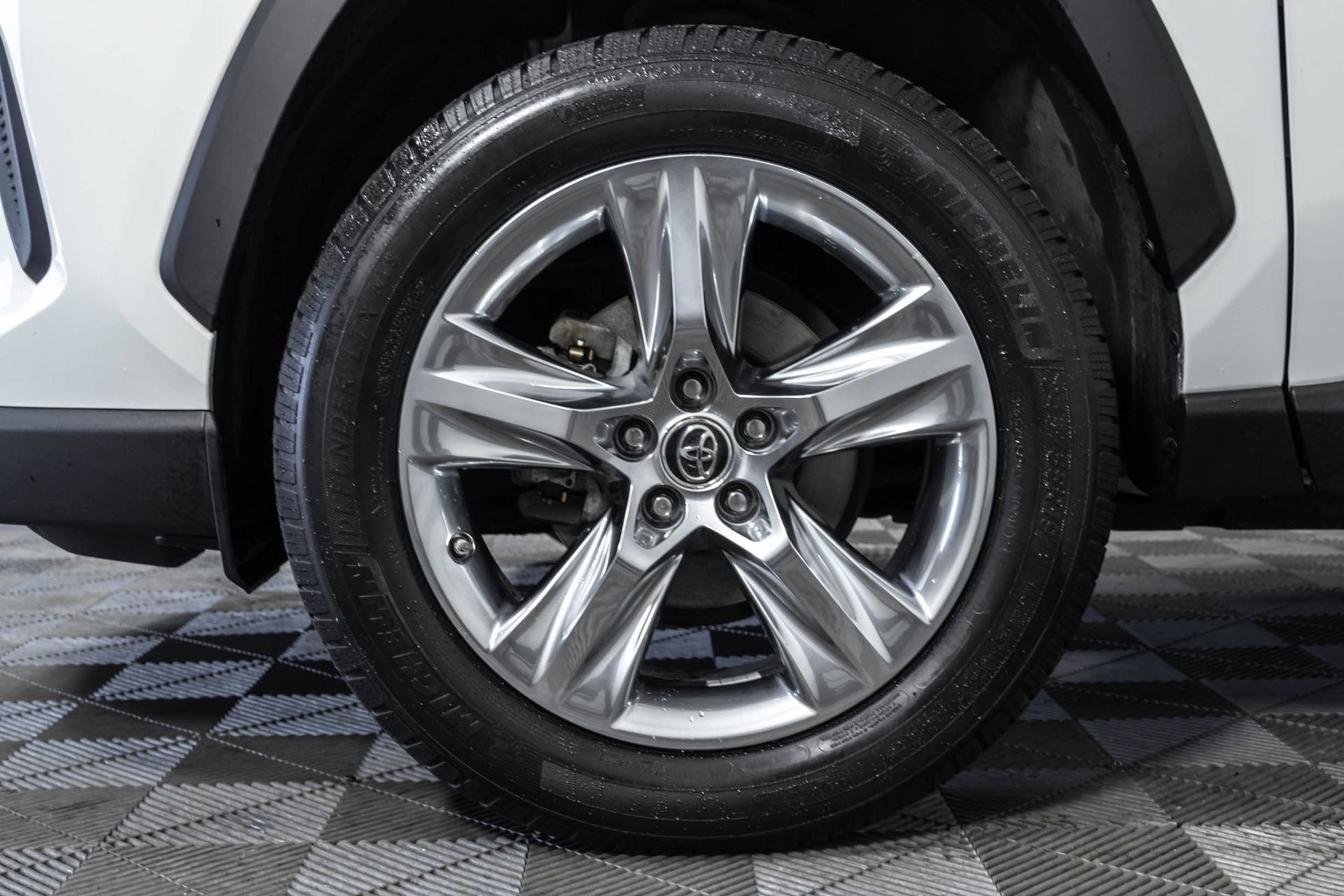 Used 2022 Toyota RAV4 LE AWD/4WD image 45