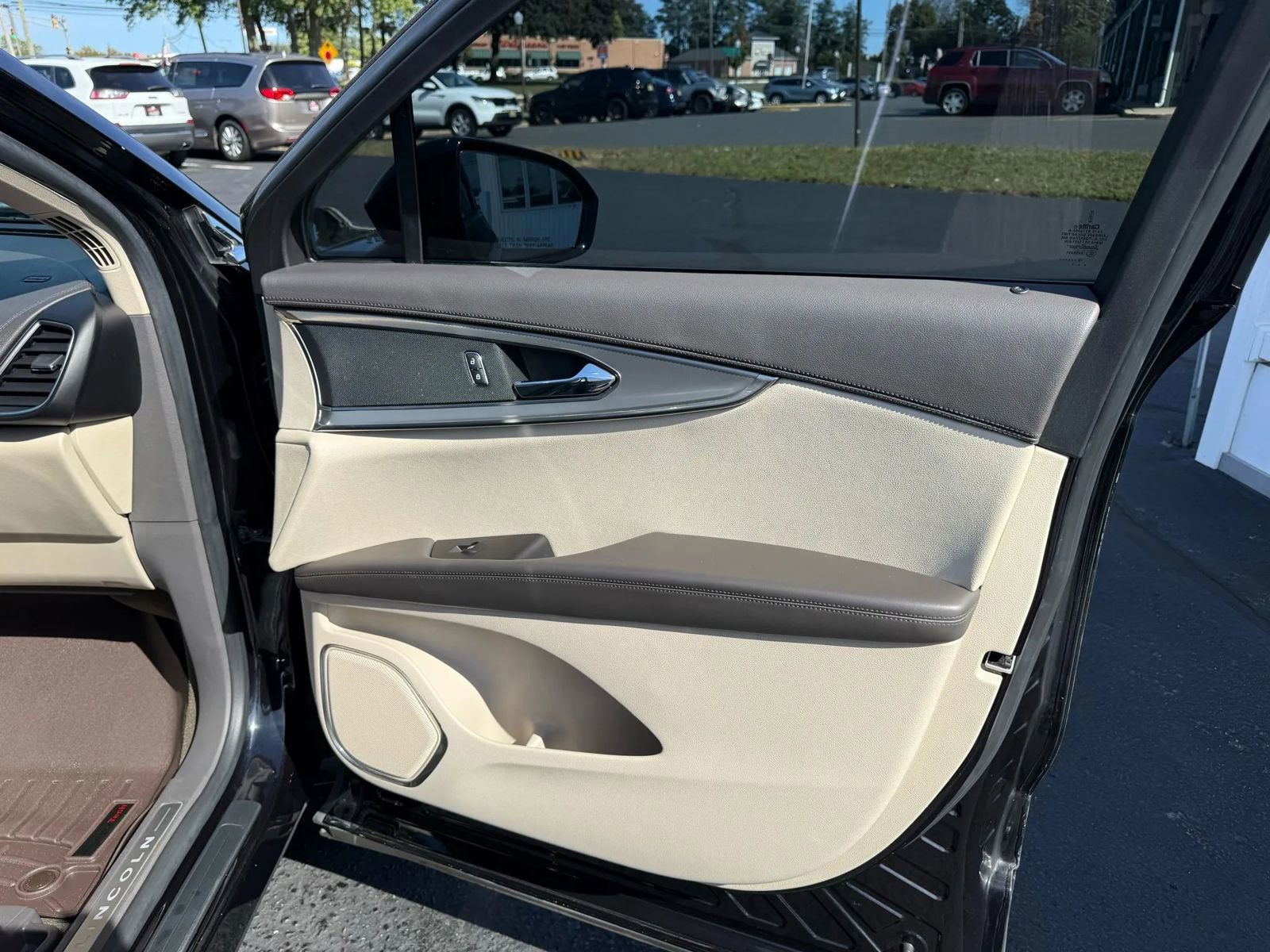 Used 2019 Lincoln Nautilus Select image 50