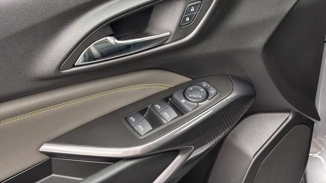 Used 2025 Chevrolet Trax ACTIV w/ Sunroof Package FWD image 18