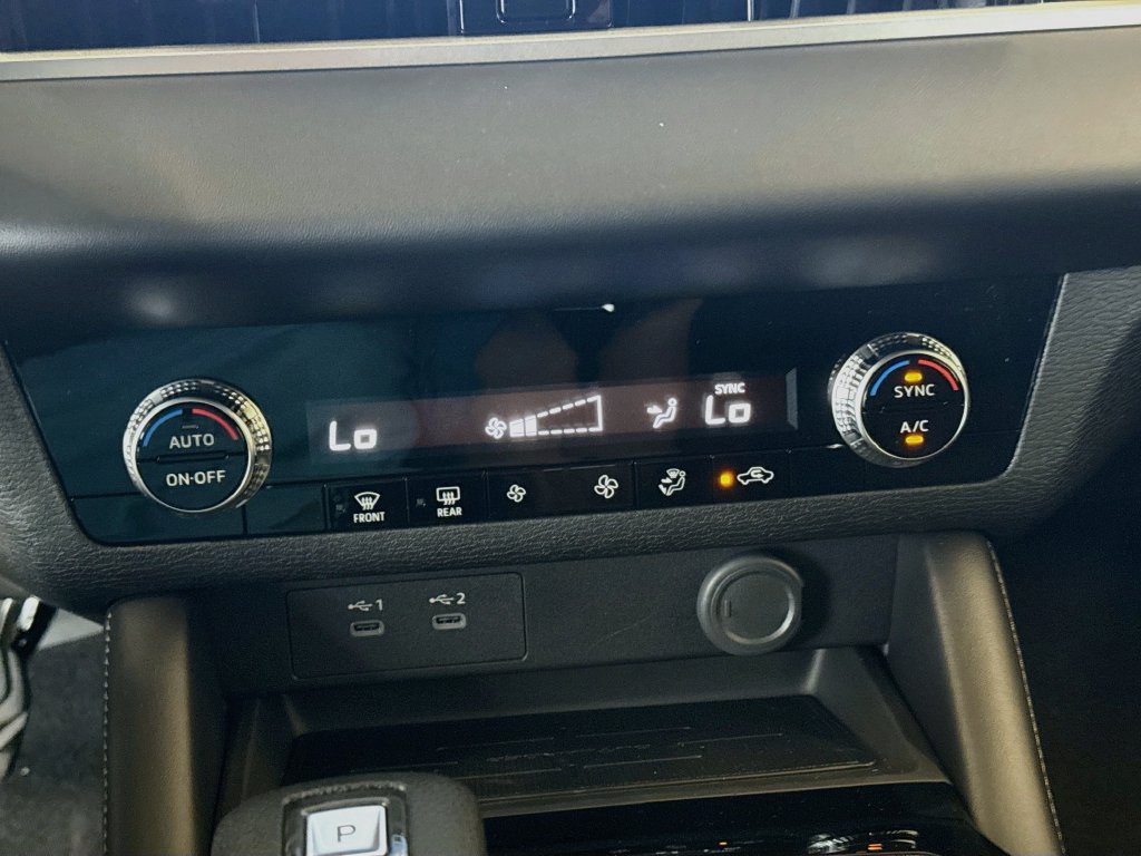 New 2026 Mitsubishi Outlander ES FWD image 16