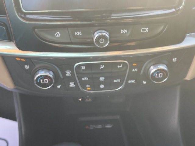Used 2023 Chevrolet Traverse Premier FWD image 22