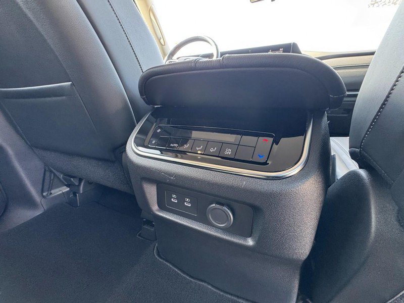 Used 2025 Nissan Armada SV AWD/4WD image 19