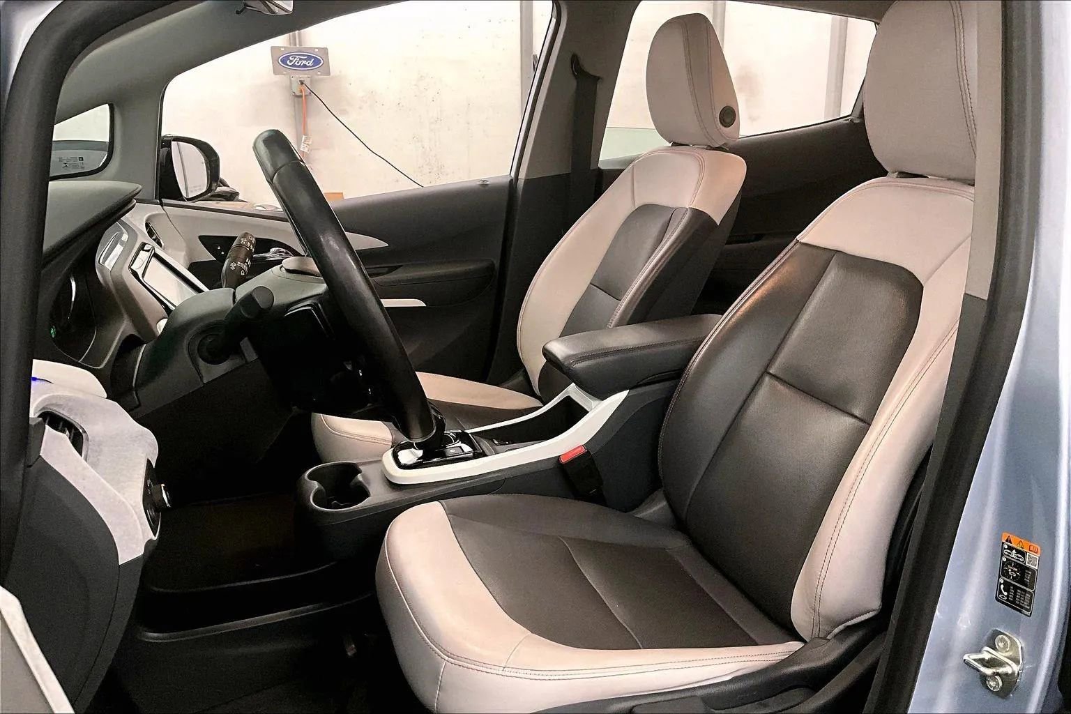 Used 2018 Chevrolet Bolt Premier w/ Driver Confidence II Package image 24