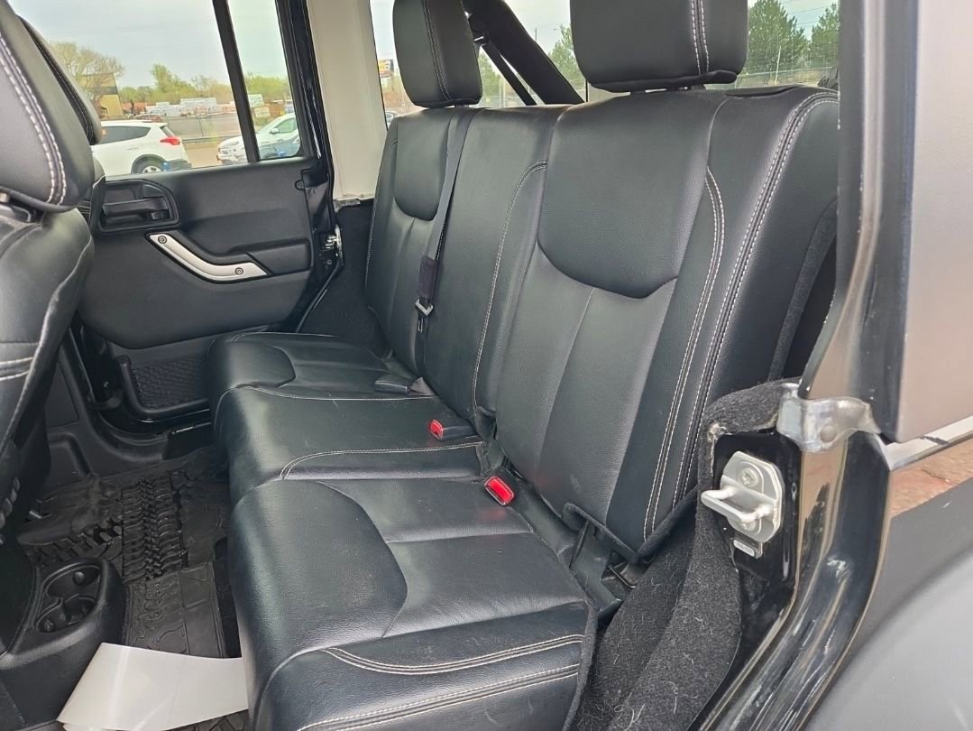 Used 2016 Jeep Wrangler Unlimited Rubicon w/ Connectivity Group AWD/4WD image 15