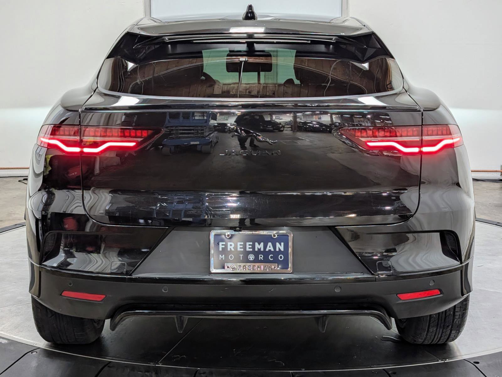 Used 2024 Jaguar I-PACE R-Dynamic HSE image 8