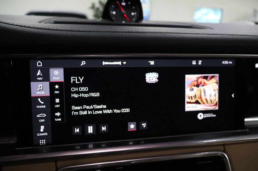 Used 2020 Porsche Panamera image 35