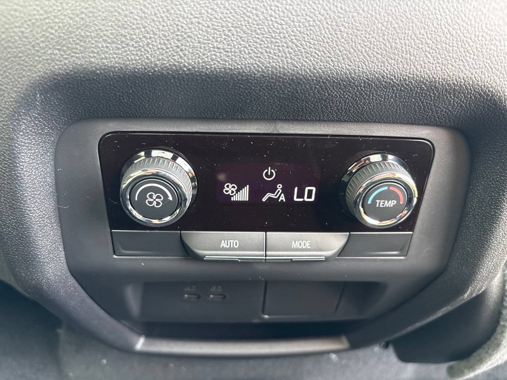 New 2027 Chevrolet Traverse LT w/ Sun and Wheel Package AWD/4WD image 41