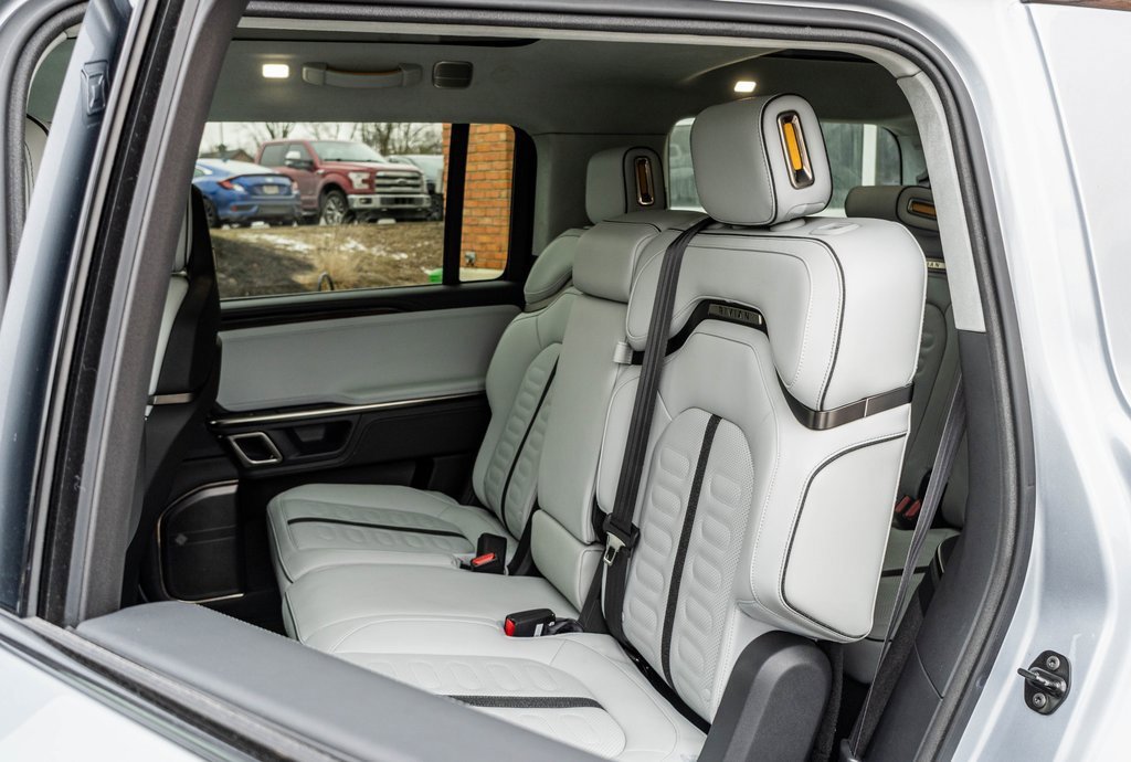 Used 2024 Rivian R1S Adventure image 33