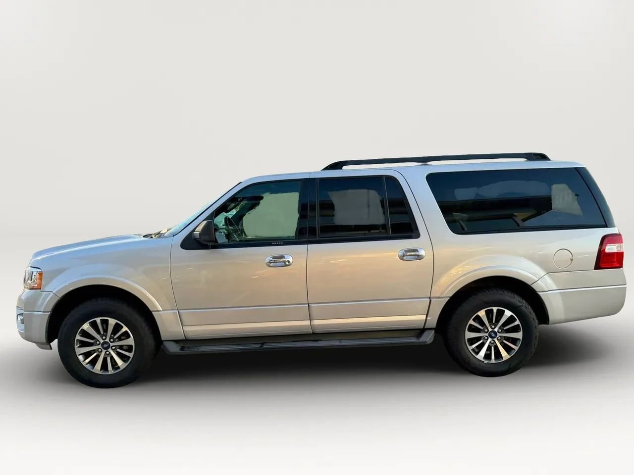 Used 2015 Ford Expedition EL XLT image 4