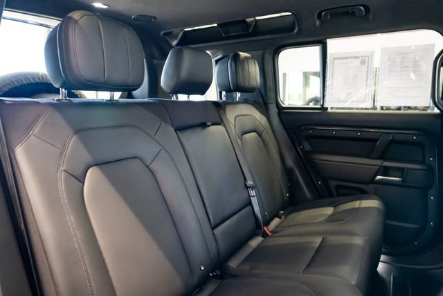 Used 2025 Land Rover Defender 110 V8 AWD/4WD image 33