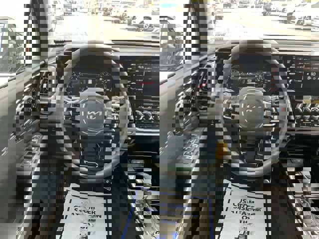 Used 2023 Kia Sorento LX image 18