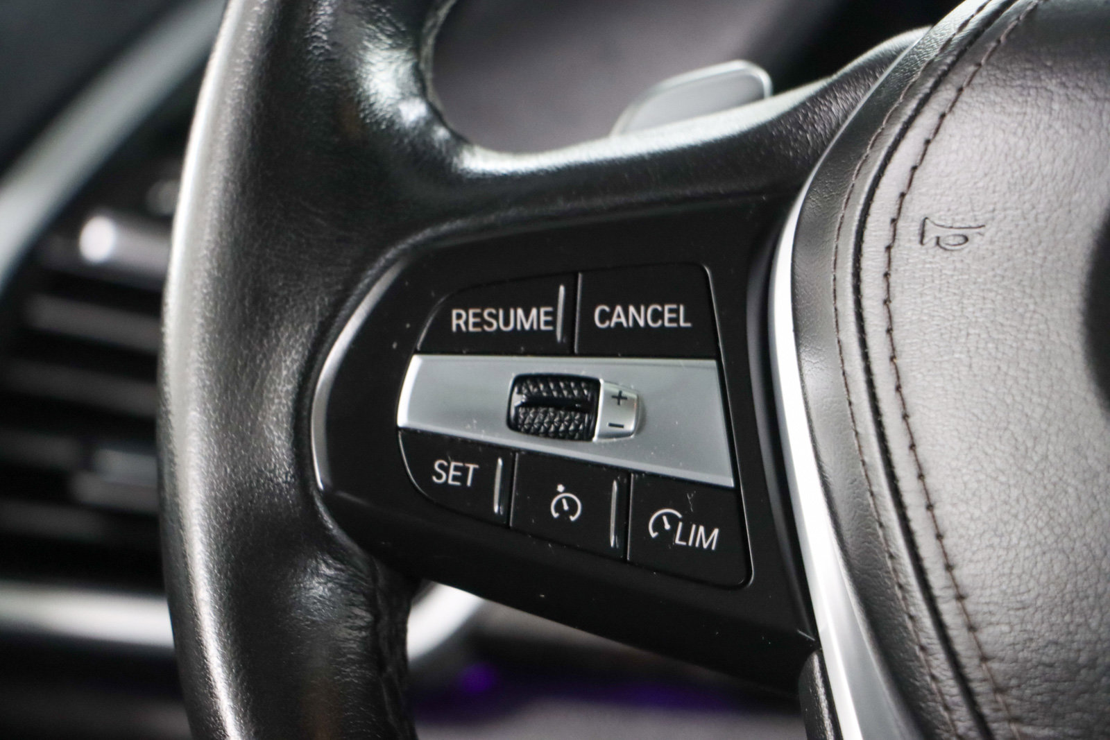 Used 2022 BMW X5 sDrive40i w/ Parking Assistance Package image 13