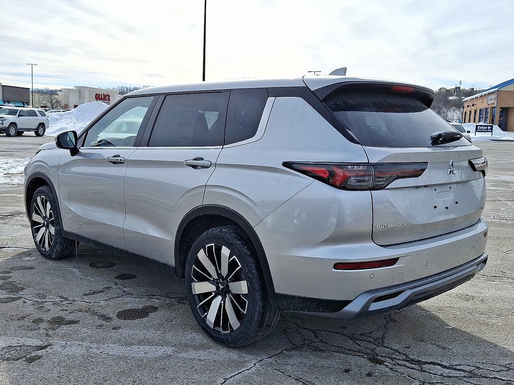 New 2026 Mitsubishi Outlander SE AWD/4WD image 3