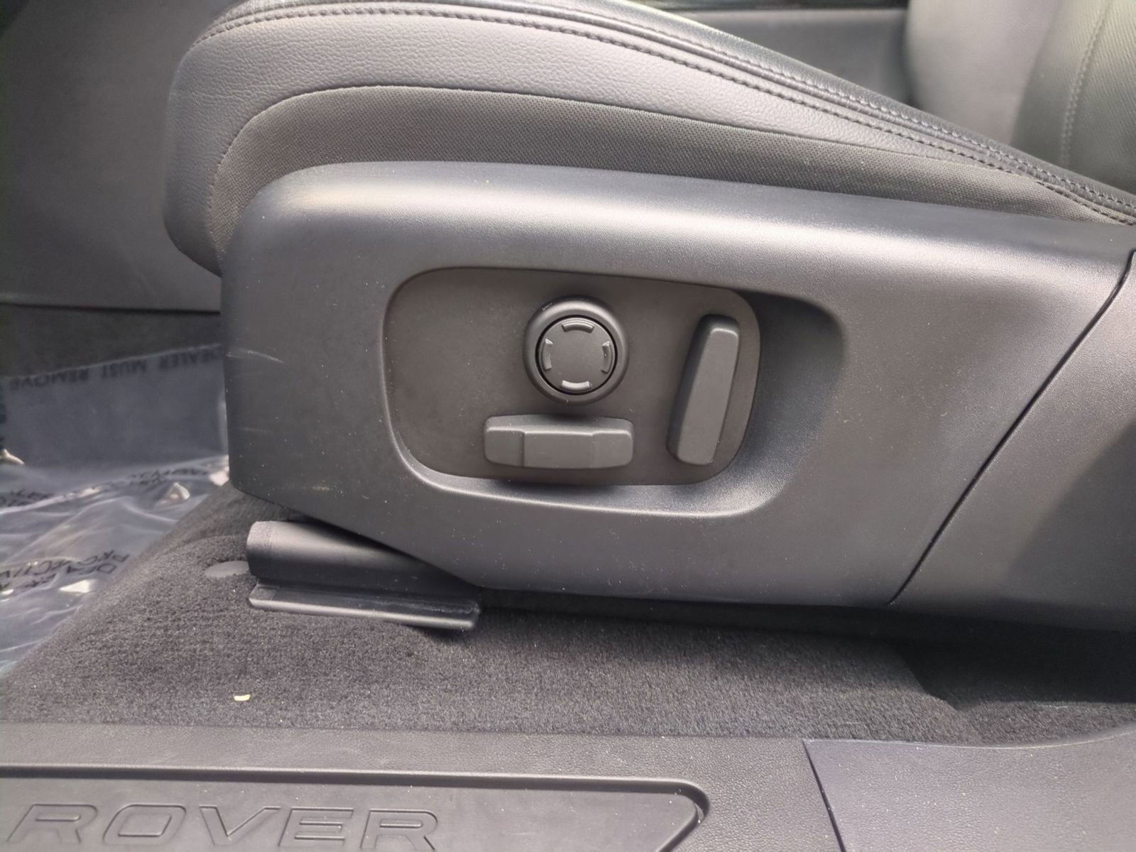 Used 2025 Land Rover Range Rover Evoque S image 14