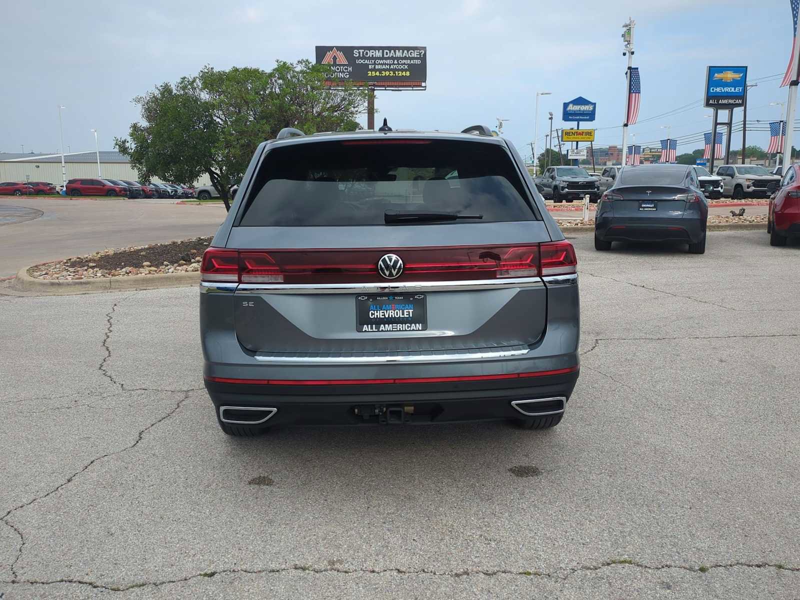 Used 2024 Volkswagen Atlas SE w/ Black Wheel Package FWD image 7
