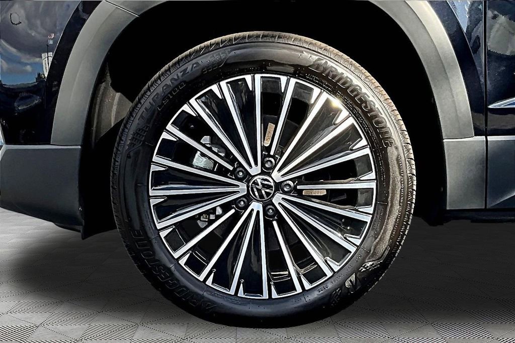 New 2026 Volkswagen Taos SE image 31