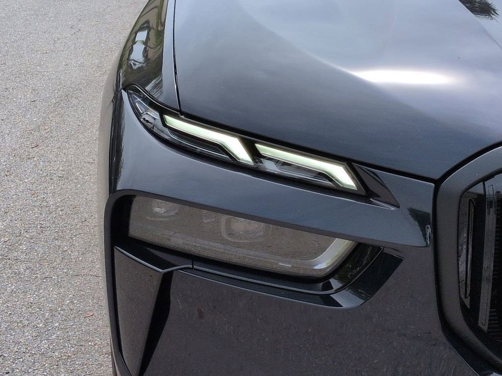 New 2026 BMW X7 M60i image 10