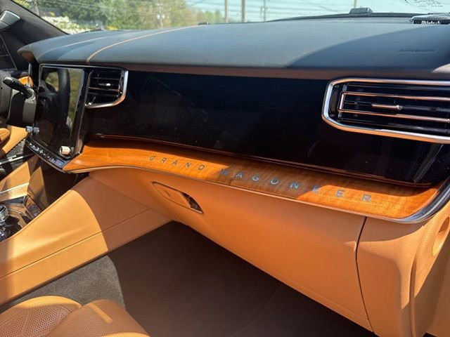 Used 2023 Jeep Grand Wagoneer Series III AWD/4WD image 12