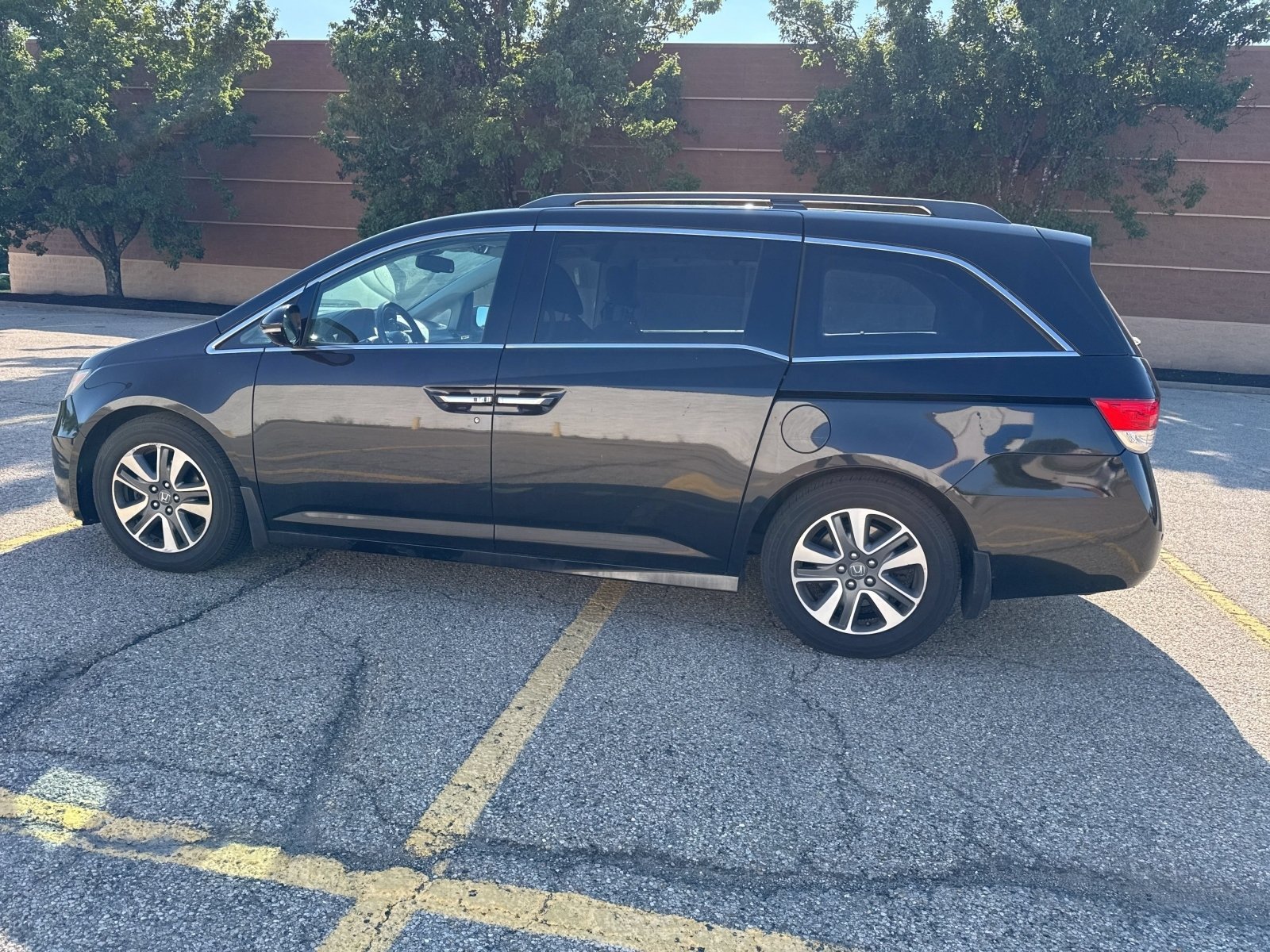 Used 2015 Honda Odyssey Touring Elite image 16