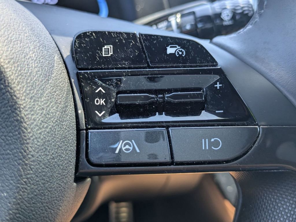 Certified 2025 Hyundai Elantra Sport image 18