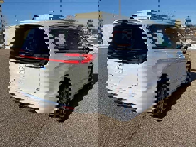 New 2026 Chrysler Pacifica Limited w/ Trailer Tow Group image 31