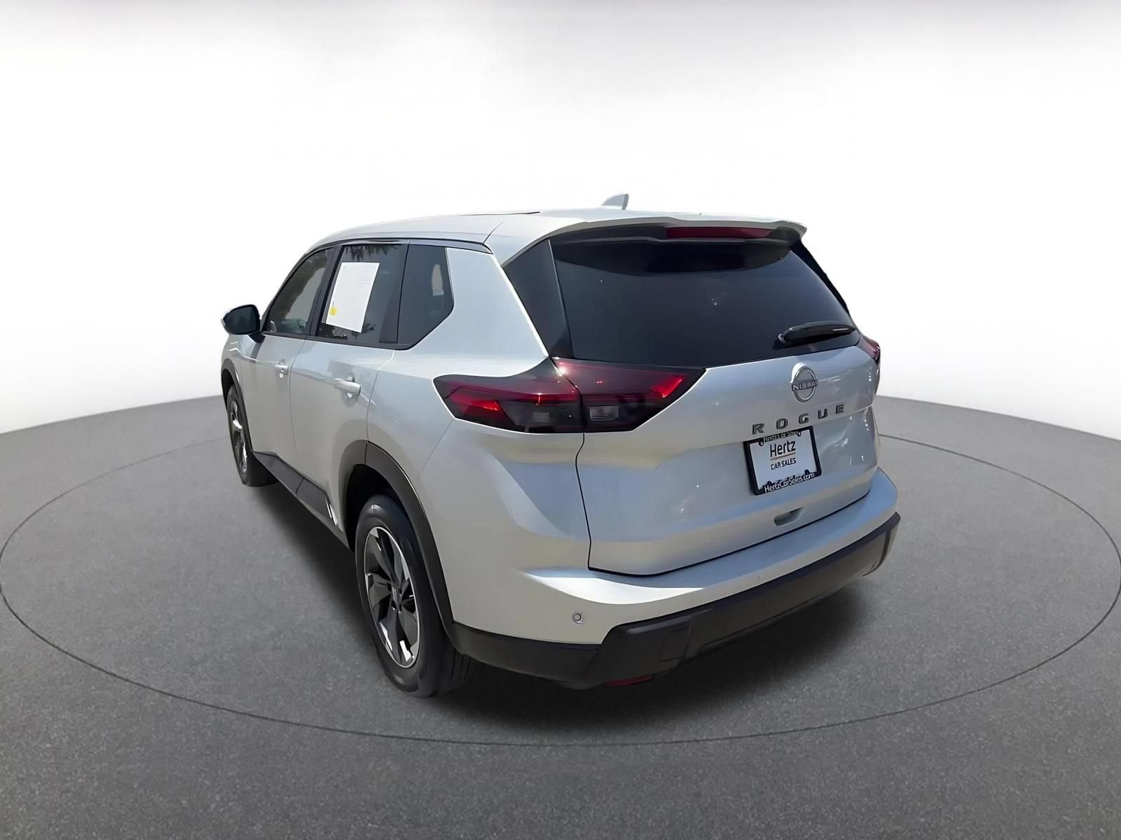Used 2025 Nissan Rogue SV FWD image 11