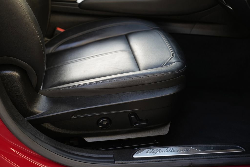 Used 2018 Alfa Romeo Giulia image 30