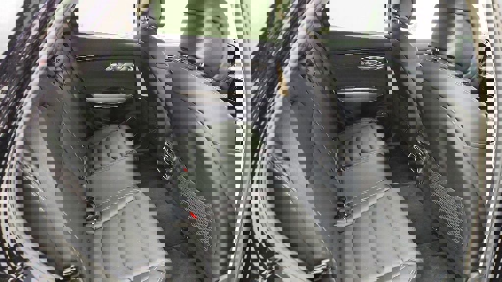 Used 2025 Genesis GV70 2.5T w/ Select Package image 25