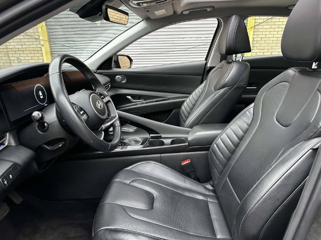 Used 2024 Hyundai Elantra Limited FWD image 19
