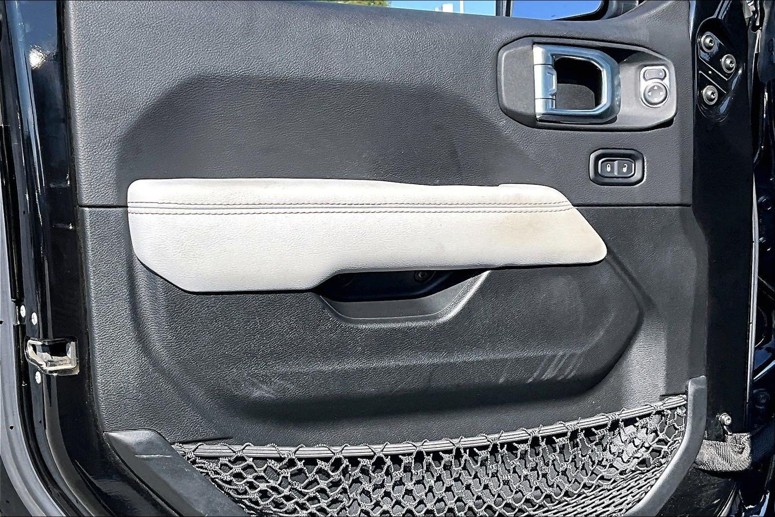Used 2022 Jeep Gladiator Overland AWD/4WD image 19